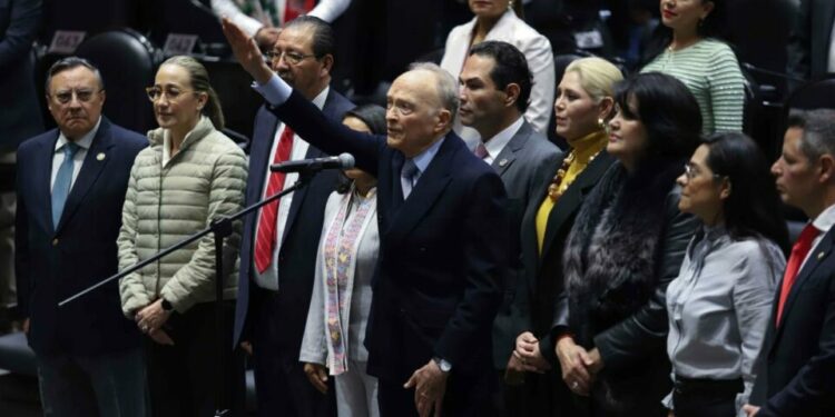 Alejandro Gertz Manero rinde protesta como embajador ante Reino Unido tras ser ratificado