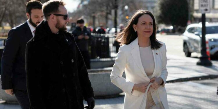 Trump recibe a la líder opositora venezolana Machado mientras afianza el diálogo con Caracas