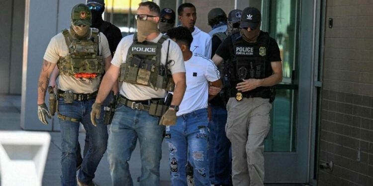 Trump activa regla que permite negar asilo por riesgos a la salud pública en EE. UU.
