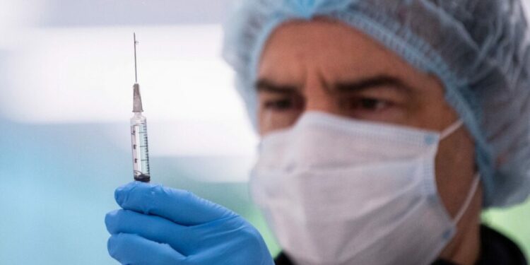 Vacuna de empresa suiza demuestra eficacia para prevenir el cáncer en ensayo clínico