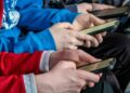 Reino Unido analiza prohibir redes sociales para menores de 16 años y regular la IA