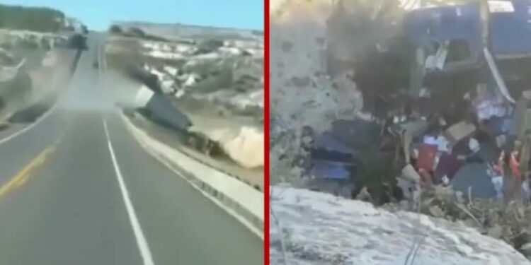 Tráiler cae a barranco en carretera de Puebla; conductor sobrevivió de milagro