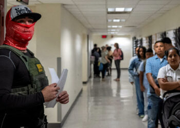 El personal de hospitales denuncia la presencia del ICE: “Es una amenaza contra la salud pública