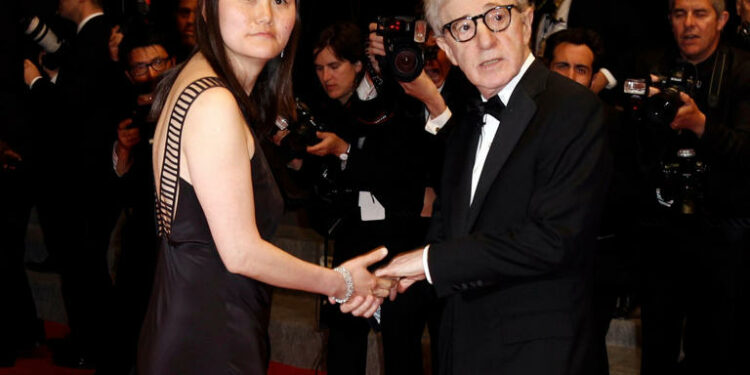 Correos de Epstein revelan que ayudó a organizar visita de Woody Allen a la Casa Blanca
