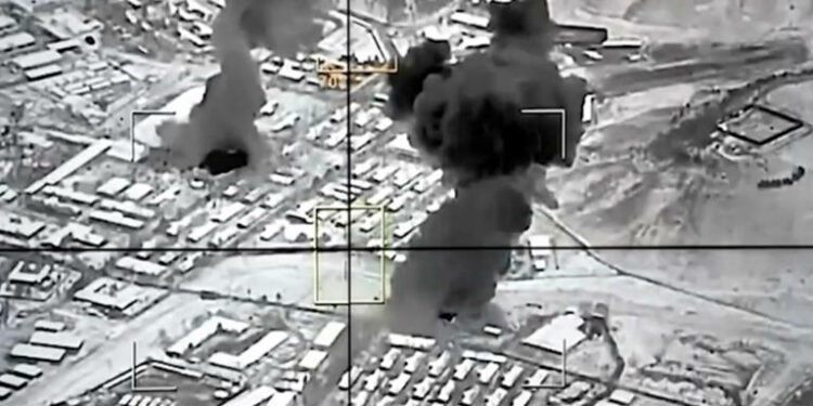 Pakistán bombardea Kabul y se declara en guerra abierta con Afganistán