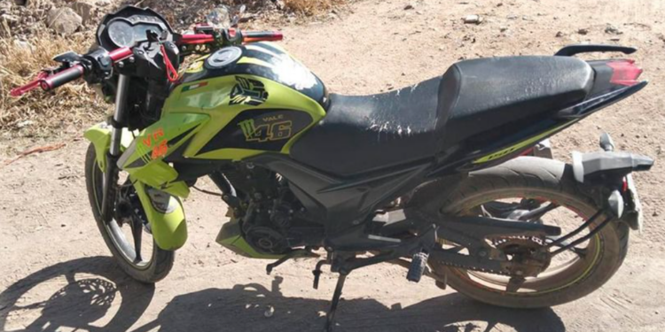 Recuperan motocicleta con reporte de robo y detienen a conductor en Los Vergeles
