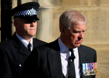Momentos clave de la caída de Andrew por vínculos con Epstein