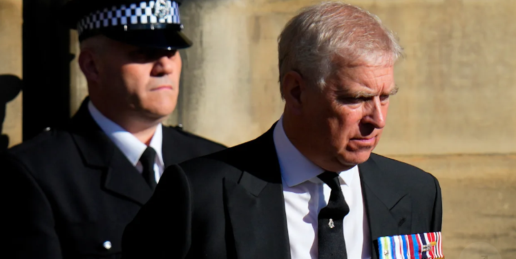 Momentos clave de la caída de Andrew por vínculos con Epstein
