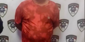 Detienen a hombre con droga tras reporte de agresiones en Plaza Sendero