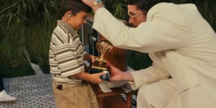 Lincoln Fox, el niño que recibió el Grammy de Bad Bunny, agradece al cantante: “Un día inolvidable”