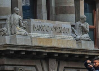Banxico mantiene sin cambios la tasa de interés en 7% y pausa ciclo de recortes