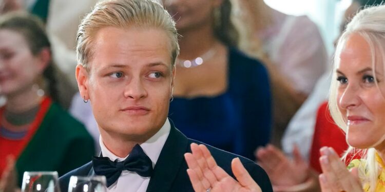 Escándalo de la realeza de Noruega: Detienen a hijo de la princesa heredera antes de juicio por violación