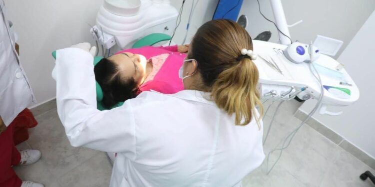 Clínicas estatales brindan atención médica gratuita a más de 165 mil personas en San Luis Potosí