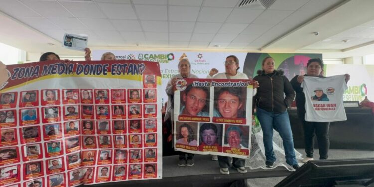 Madres buscadoras irrumpen en presentación del programa “Viernes muy Mexicano en San Luis Potosí”