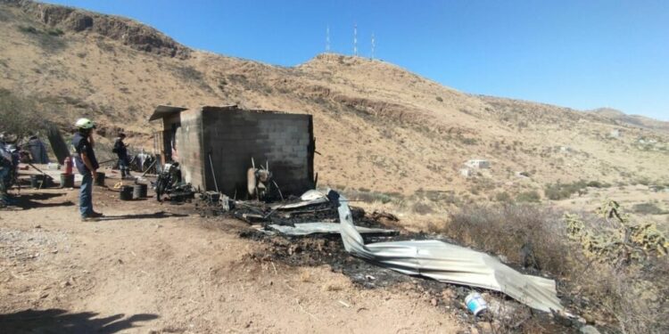 Explosión en taller de pirotecnia en Santa María del Río deja tres lesionados y colapso total de la estructura