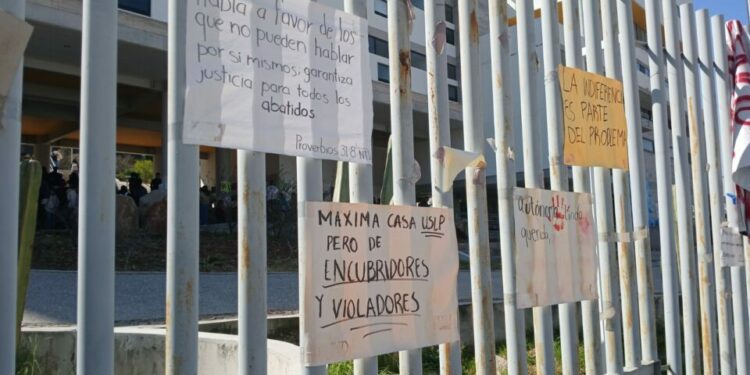 Estudiantes de la Facultad de Ciencias toman instalaciones