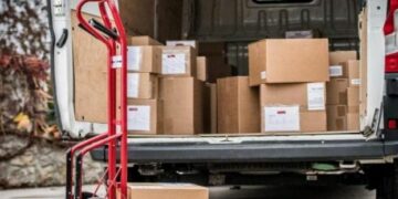 Alertan por fraudes en San Luis Potosí al no retirar etiquetas de cajas y bolsas de paquetería
