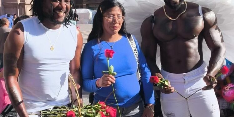 Angelitos llenan de flores y sonrisas el Centro Histórico por San Valentín