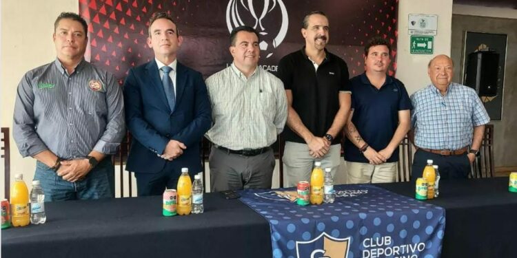 Clínica de Legends Academy en el Club Deportivo Potosino