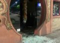 Vandalizan restaurante frente al jardín de Tequis; comerciantes cuestionan vigilancia municipal
