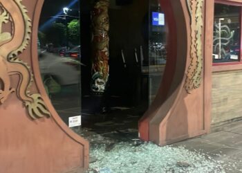 Vandalizan restaurante frente al jardín de Tequis; comerciantes cuestionan vigilancia municipal