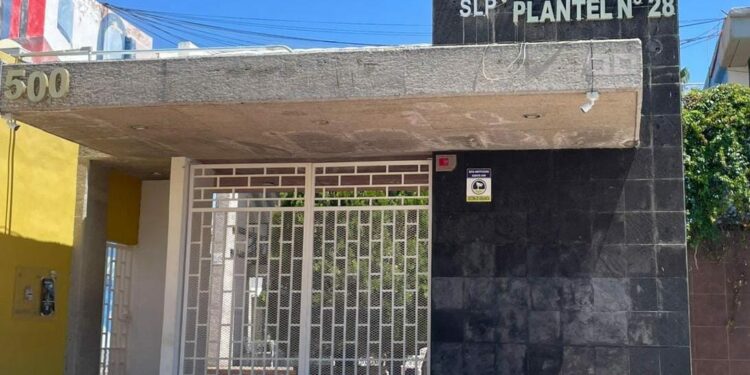 Alumno ingresa al Cobach 28 con un arma; activan protocolos de seguridad
