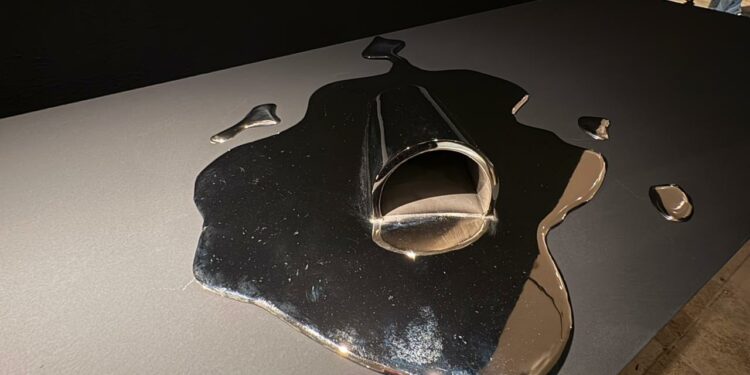 El instante suspendido: agua y metal dialogan en el Museo Federico Silva Escultura Contemporánea