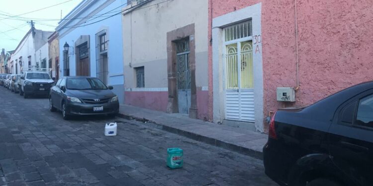 Sigue firme el apartado ilegal de estacionamientos en la capital
