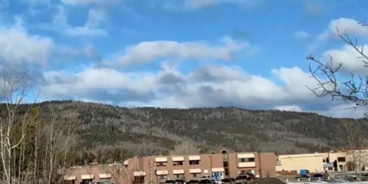 Tiroteo en escuela de Tumbler Ridge deja 10 muertos; entre las peores matanzas de los últimos 40 años en Canadá