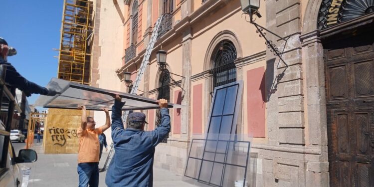 La UASLP comienza a colocar protecciones en el Edificio Central