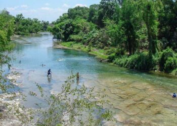 Río Valles desciende a 59 centímetros y se acerca a nivel crítico