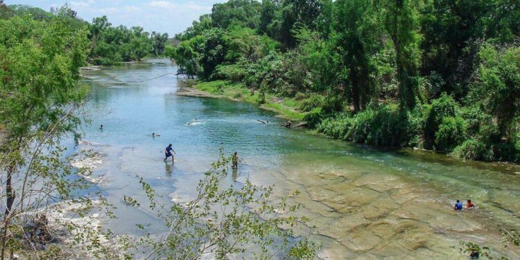 Río Valles desciende a 59 centímetros y se acerca a nivel crítico