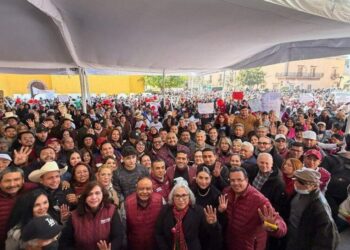 Asamblea de Morena en Plaza Aranzazú registra acarreo y reparto de alimentos