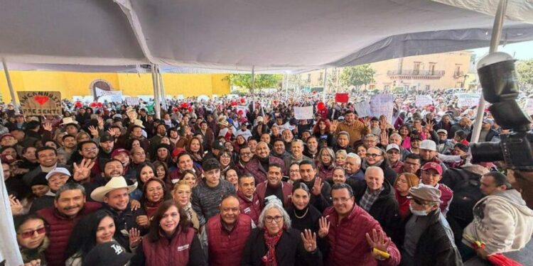 Asamblea de Morena en Plaza Aranzazú registra acarreo y reparto de alimentos