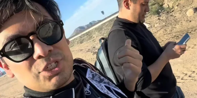 “Fue muy fuerte”: se incendia camioneta de influencers Ricardo Peralta y Doroteo en el desierto