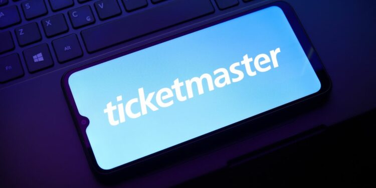 Profeco fija reglas para venta de boletos en conciertos masivos y Ticketmaster se compromete con ellas