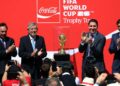 ¡La Copa ya está en México! Hugo Sánchez recibió el trofeo del Mundial 2026 en el AIFA