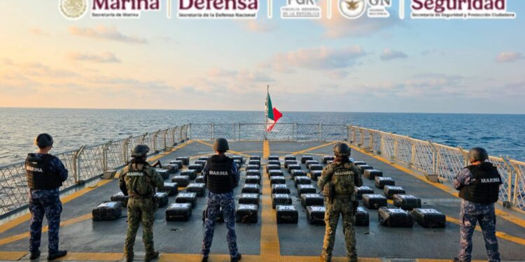 Incautan dos toneladas de cocaína en costas de Acapulco