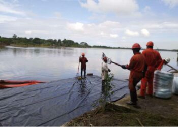 Derrame de petróleo contamina 170 km de costa entre Veracruz y Tabasco; pescadores denuncian pérdidas económicas
