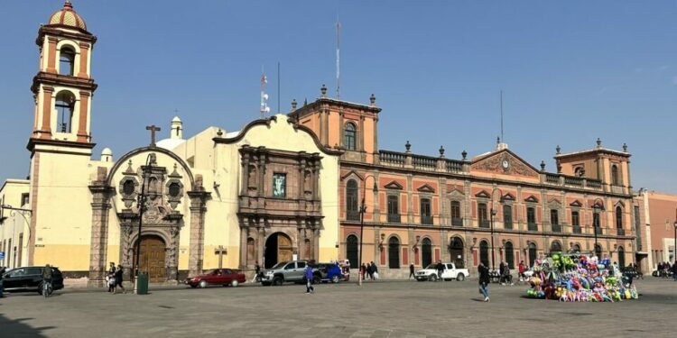 Analizan regenerar y ampliar estacionamiento subterráneo de Plaza de Fundadores