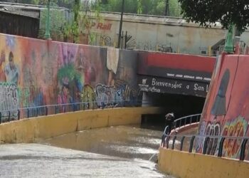 Lluvias vuelven a inundar paso a desnivel de Manuel José Othón