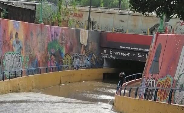 Lluvias vuelven a inundar paso a desnivel de Manuel José Othón