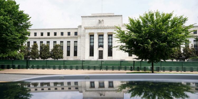 Reserva Federal de EE.UU. mantiene sin cambios las tasas de interés