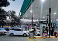 Aumenta precio de la gasolina y pone a los autos eléctricos en el radar