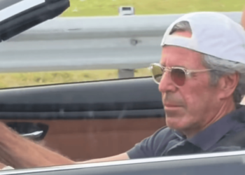 Macabro momento: Un “Jeffrey Epstein” fue filmado conduciendo en las rutas de la Florida y explotaron las teorías conspirativas