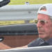 Macabro momento: Un “Jeffrey Epstein” fue filmado conduciendo en las rutas de la Florida y explotaron las teorías conspirativas