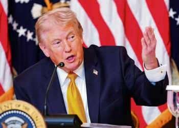 Trump dice que Irán le entregó un “gran regalo” relacionado con el petróleo y el gas; afirma que hay negociaciones “en este momento”