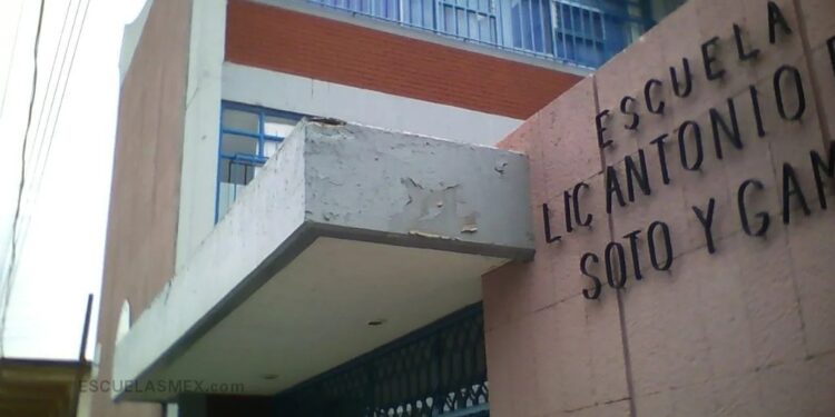 Separan de su cargo a trabajadora administrativa de la primaria “Antonio Díaz Soto y Gama” tras denuncia por presunta agresión a estudiantes.