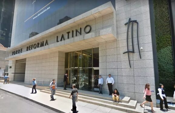 Mujer cae de Torre Reforma Latino en la CDMX