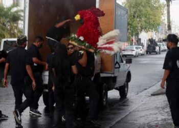Con gallos y fuerte operativo: Las imágenes que dejó el funeral de “El Mencho” en Guadalajara